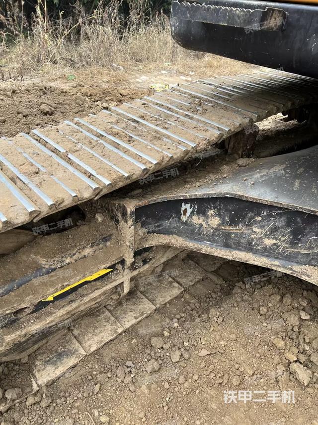 单侧履带整体(整机外观) 单侧履带整体(整机外观)