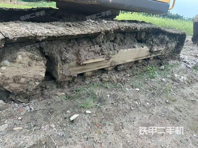 单侧履带整体(整机外观) 单侧履带整体(整机外观)