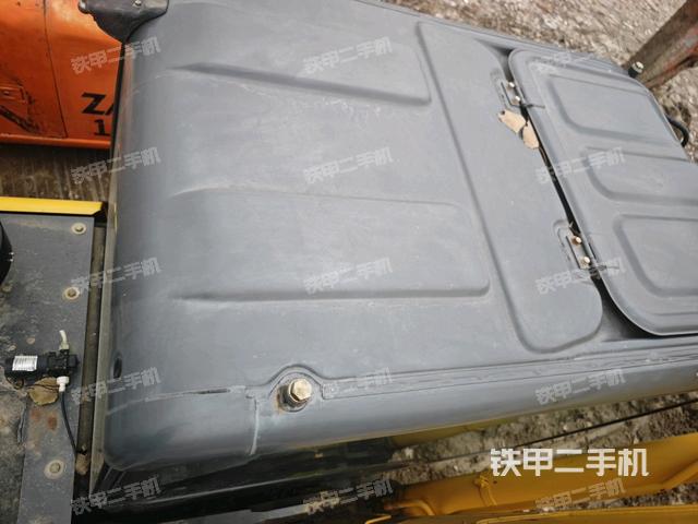 驾驶室顶部(整机外观) 驾驶室顶部(整机外观)