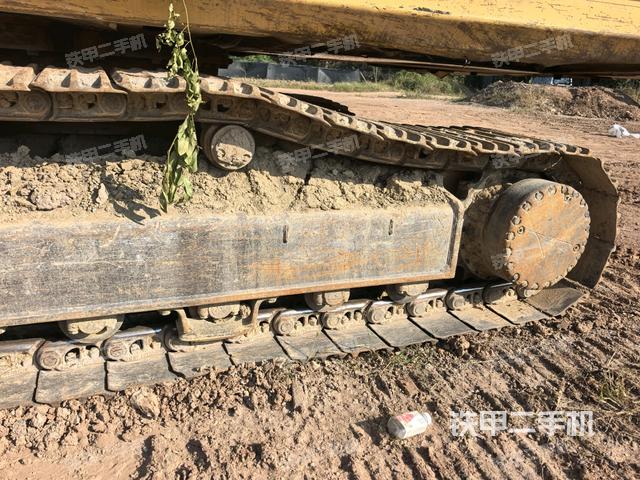 右侧履带整体(行走机构) 右侧履带整体(行走机构)