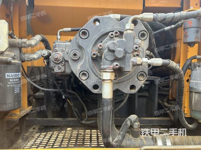 液压泵舱室正面整体(整机外观) 液压泵舱室正面整体(整机外观)