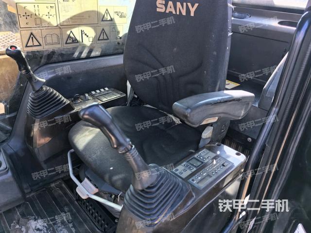 座椅左侧控制台/音响/含左手柄(驾驶室部分) 座椅左侧控制台/音响/含左手柄(驾驶室部分)