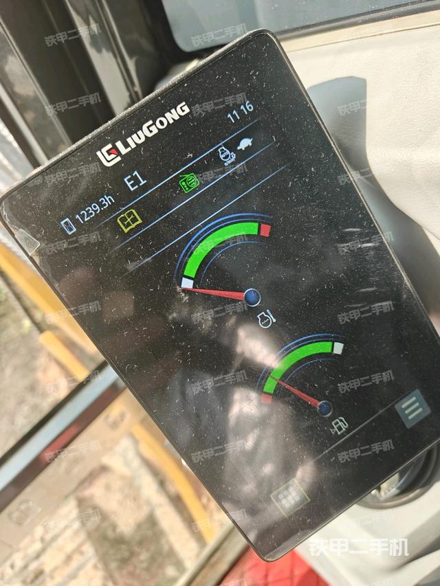 显示屏 (驾驶室部分) 显示屏 (驾驶室部分)