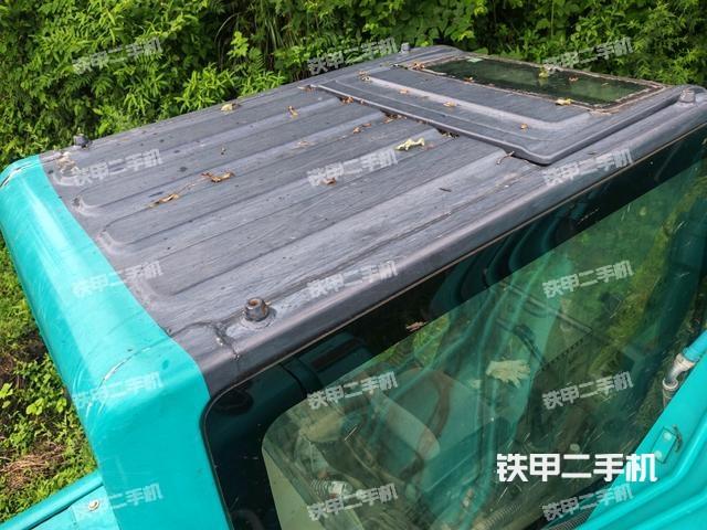 駕駛室頂部(整機(jī)外觀) 駕駛室頂部(整機(jī)外觀)