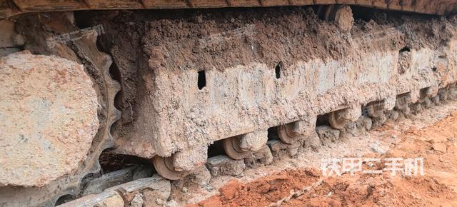 单侧履带整体(整机外观) 单侧履带整体(整机外观)