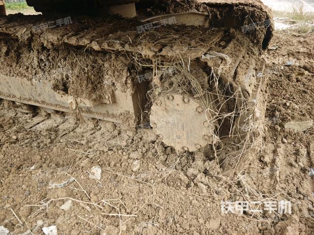 左側(cè)履帶整體?(行走機(jī)構(gòu)) 左側(cè)履帶整體?(行走機(jī)構(gòu))