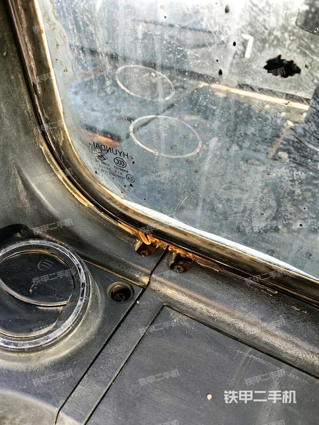 后窗玻璃角標(biāo)(駕駛室部分) 后窗玻璃角標(biāo)(駕駛室部分)