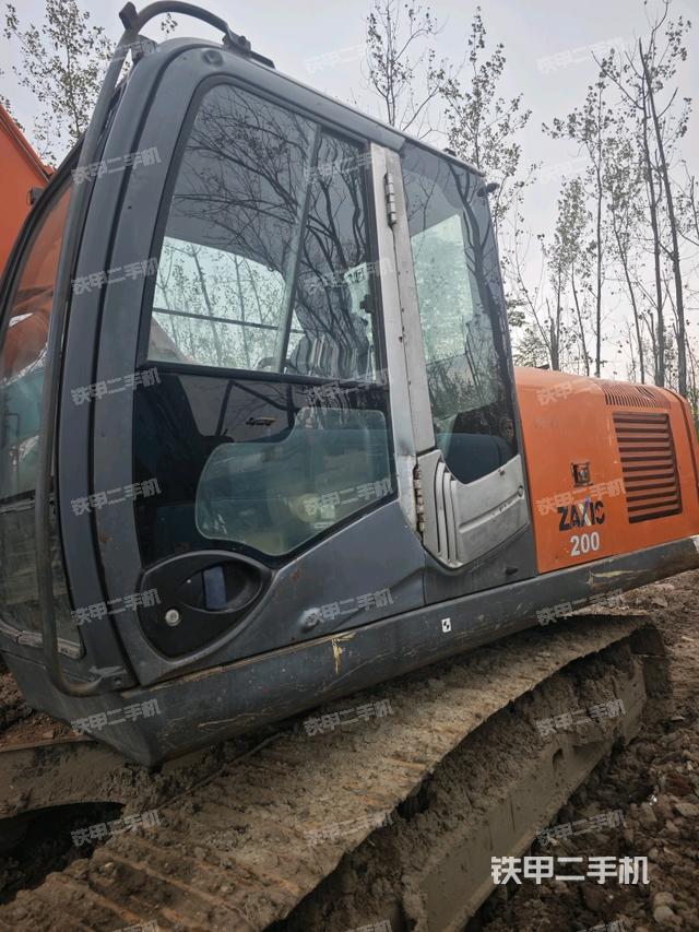 駕駛室整體(整機(jī)外觀) 駕駛室整體(整機(jī)外觀)