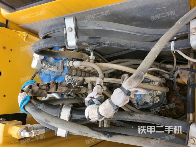 回轉(zhuǎn)馬達(dá)和主控閥(整機(jī)外觀) 回轉(zhuǎn)馬達(dá)和主控閥(整機(jī)外觀)