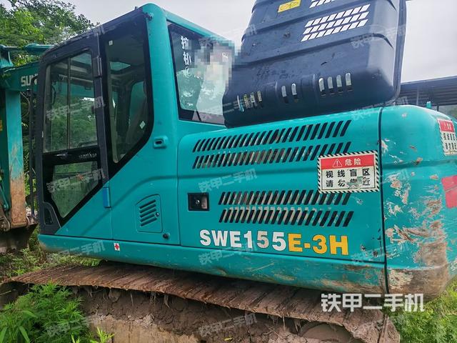 駕駛室整體(整機(jī)外觀) 駕駛室整體(整機(jī)外觀)