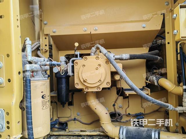 液壓泵艙室正面整體(整機(jī)外觀) 液壓泵艙室正面整體(整機(jī)外觀)