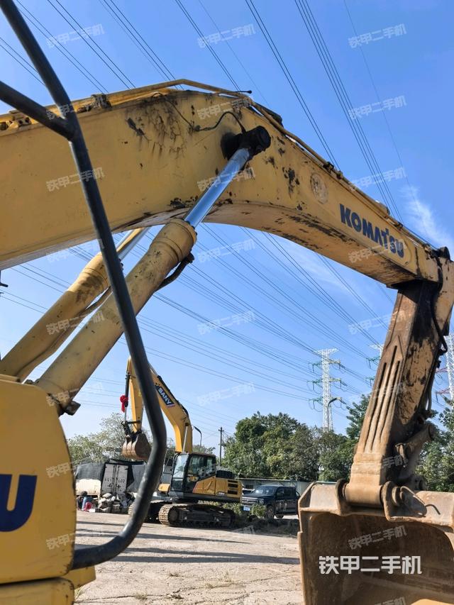 大臂油缸整体 竖拍(工作和回转装置) 大臂油缸整体 竖拍(工作和回转装置)