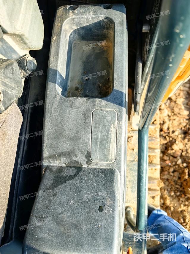 座椅左側(cè)控制臺(tái)/音響/含左手柄(駕駛室部分) 座椅左側(cè)控制臺(tái)/音響/含左手柄(駕駛室部分)