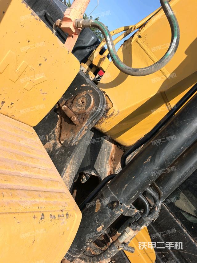 大臂根部 斜视(工作和回转装置) 大臂根部 斜视(工作和回转装置)