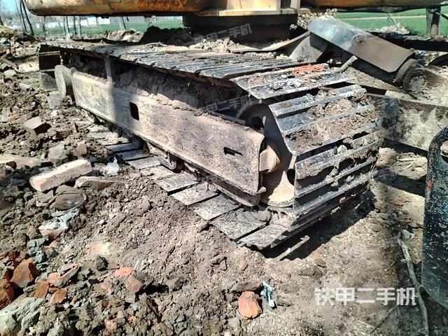 单侧履带整体(整机外观) 单侧履带整体(整机外观)