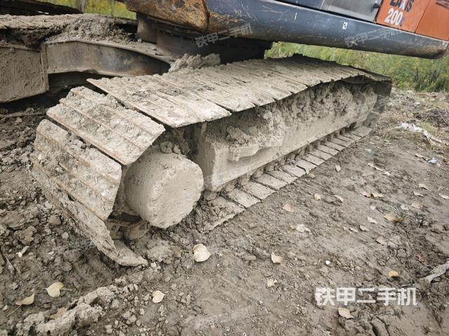 单侧履带整体(整机外观) 单侧履带整体(整机外观)