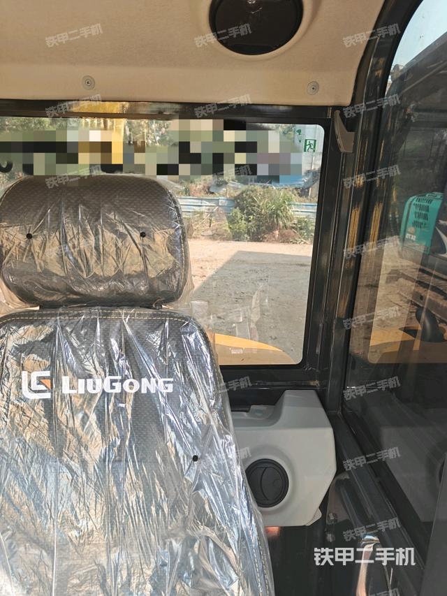 顶棚整体(驾驶室部分) 顶棚整体(驾驶室部分)