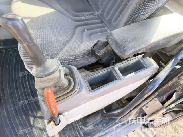 座椅左側(cè)控制臺/音響/含左手柄(駕駛室部分) 座椅左側(cè)控制臺/音響/含左手柄(駕駛室部分)