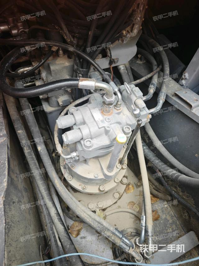 回转马达和主控阀（整机外观）