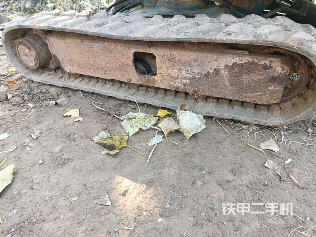 單側(cè)履帶整體(整機(jī)外觀) 單側(cè)履帶整體(整機(jī)外觀)