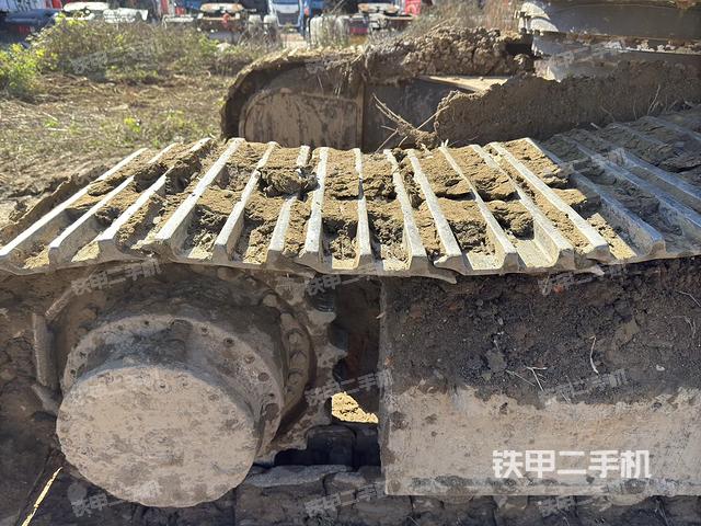 单侧履带整体(整机外观) 单侧履带整体(整机外观)