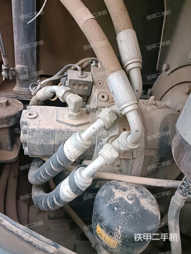 液压泵舱室正面整体(整机外观) 液压泵舱室正面整体(整机外观)