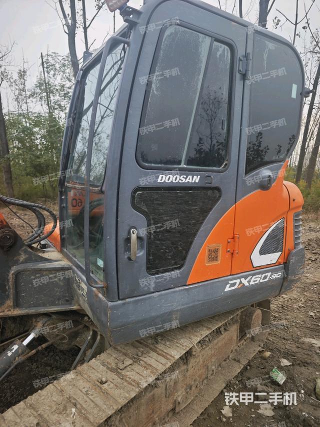 驾驶室整体(整机外观) 驾驶室整体(整机外观)