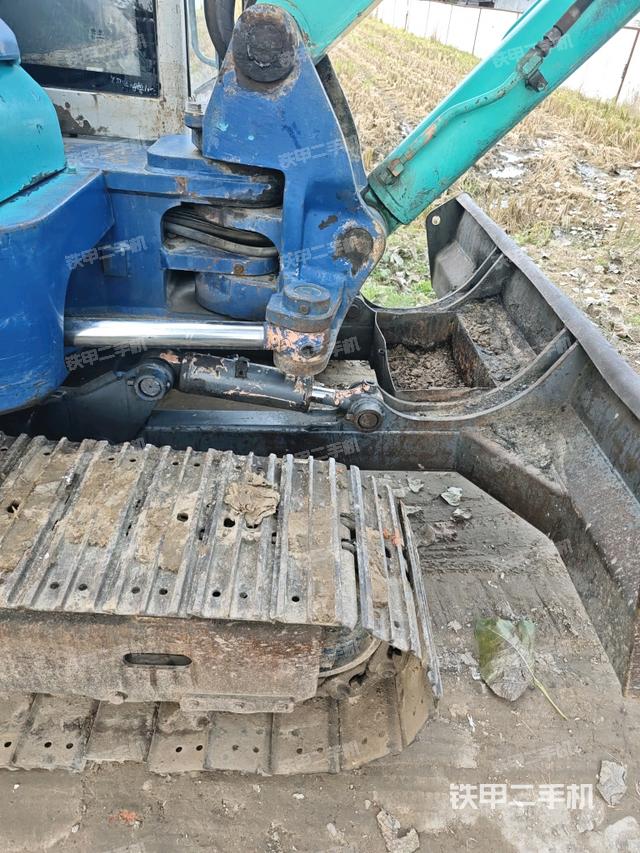 轉(zhuǎn)盤(pán)和下車(chē)架正前(工作和回轉(zhuǎn)裝置) 轉(zhuǎn)盤(pán)和下車(chē)架正前(工作和回轉(zhuǎn)裝置)