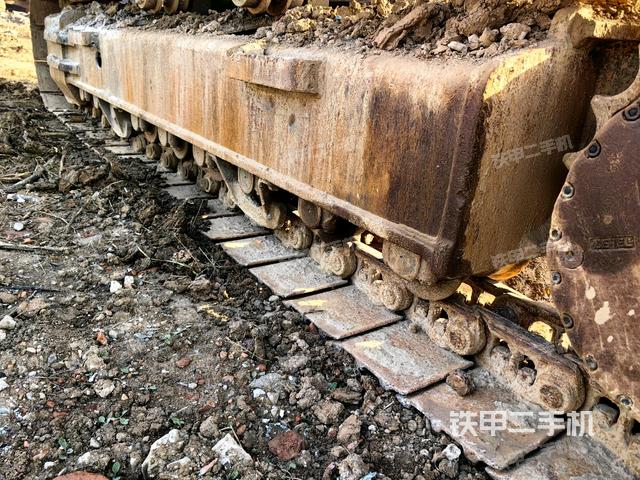 右側(cè)履帶整體(行走機(jī)構(gòu)) 右側(cè)履帶整體(行走機(jī)構(gòu))