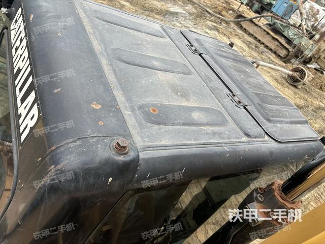 駕駛室頂部(整機外觀) 駕駛室頂部(整機外觀)