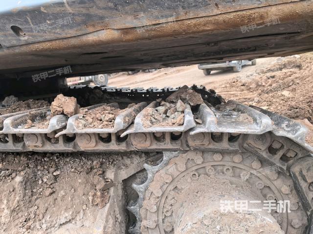 右侧履带整体(行走机构) 右侧履带整体(行走机构)