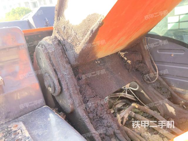 大臂根部?斜視(工作和回轉(zhuǎn)裝置) 大臂根部?斜視(工作和回轉(zhuǎn)裝置)