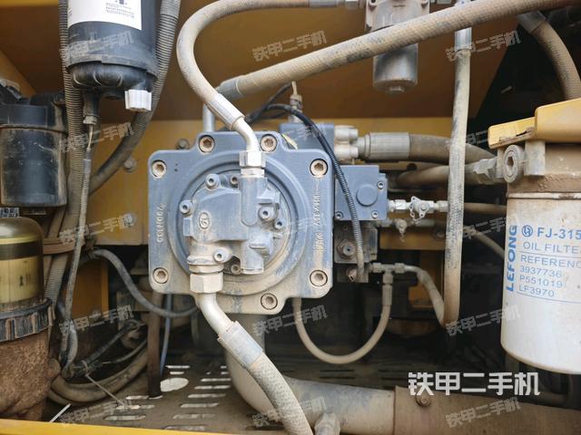 液压泵舱室正面整体(整机外观) 液压泵舱室正面整体(整机外观)