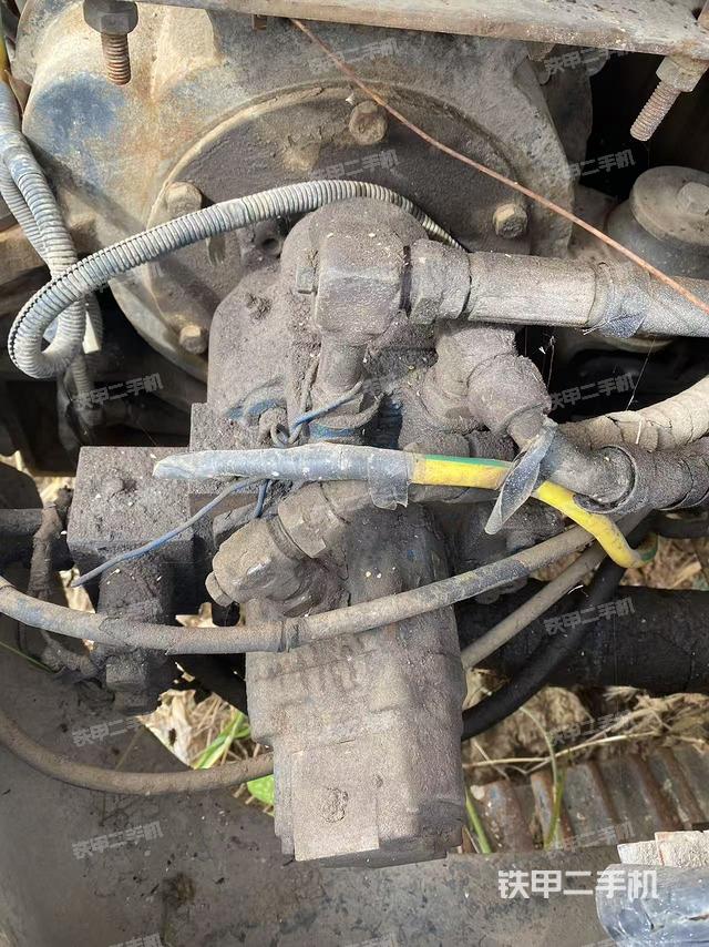 液壓泵艙室正面整體(整機(jī)外觀) 液壓泵艙室正面整體(整機(jī)外觀)