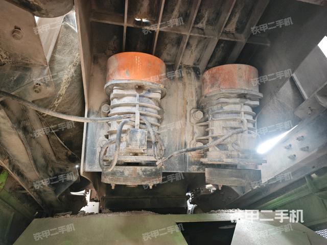 整機(jī)右側(cè)(設(shè)備外觀及核心部件) 整機(jī)右側(cè)(設(shè)備外觀及核心部件)