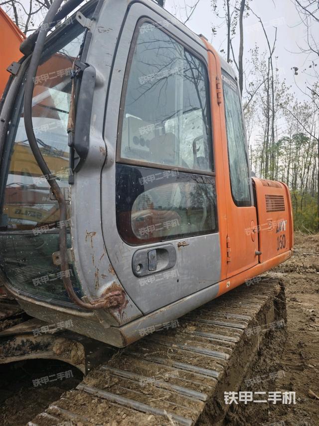 駕駛室整體(整機(jī)外觀) 駕駛室整體(整機(jī)外觀)