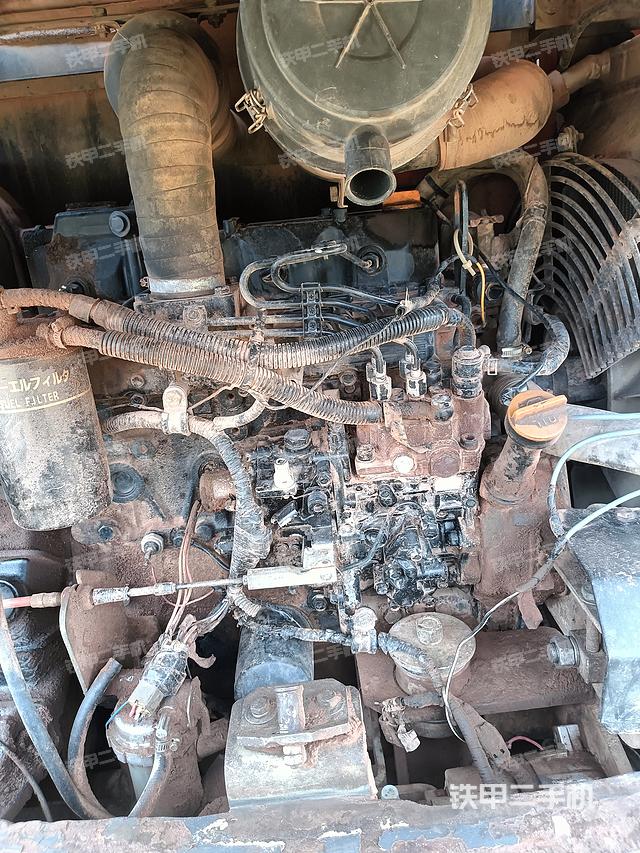 回轉(zhuǎn)馬達(dá)和主控閥（整機(jī)外觀）