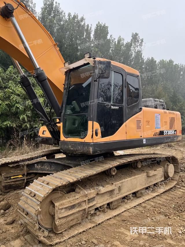 驾驶室顶部(整机外观) 驾驶室顶部(整机外观)