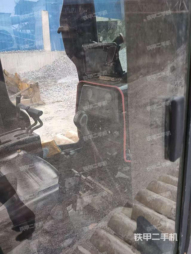 驾驶室操作台(设备外观及核心部件) 驾驶室操作台(设备外观及核心部件)