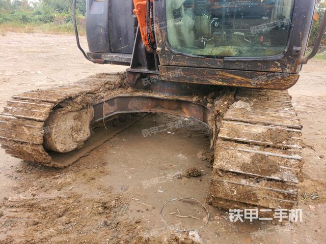 转盘和下车架正前(工作和回转装置) 转盘和下车架正前(工作和回转装置)