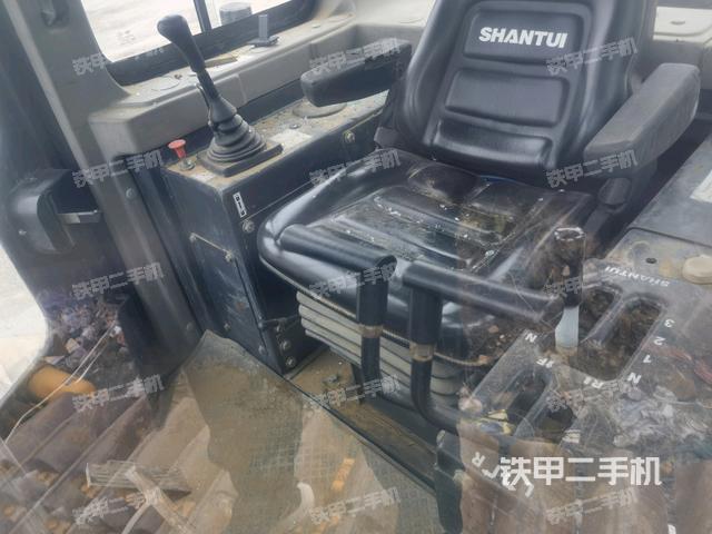 驾驶室操作台（设备外观及核心部件）