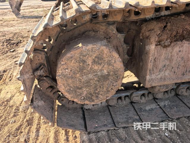 右侧履带整体(行走机构) 右侧履带整体(行走机构)