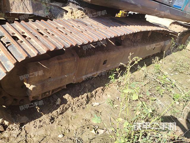 单侧履带整体(整机外观) 单侧履带整体(整机外观)