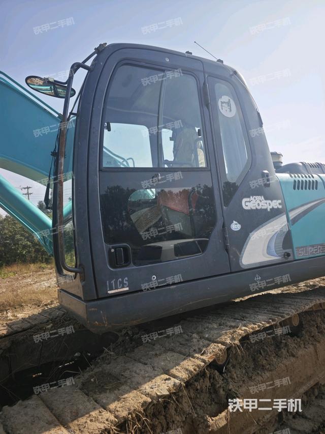 駕駛室左后45度(駕駛室部分) 駕駛室左后45度(駕駛室部分)