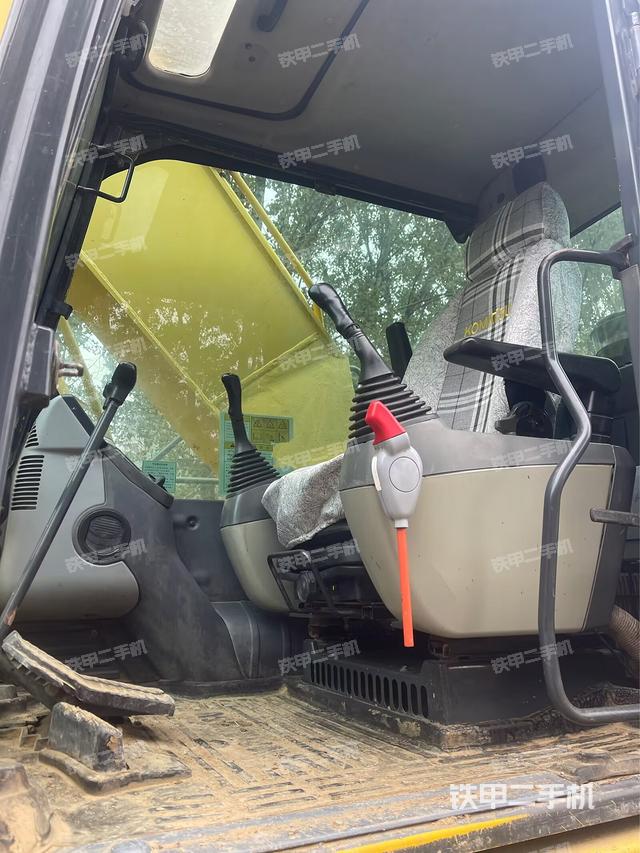 驾驶室整体(整机外观) 驾驶室整体(整机外观)