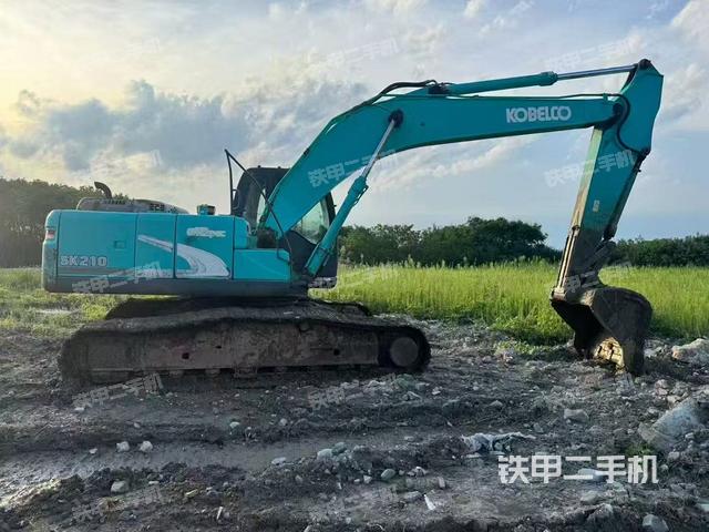 驾驶室顶部（整机外观）