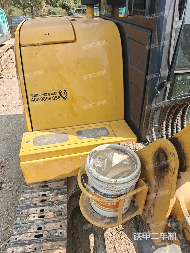 转盘和下车架正前(工作和回转装置) 转盘和下车架正前(工作和回转装置)