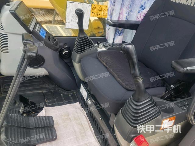 駕駛室整體(整機(jī)外觀) 駕駛室整體(整機(jī)外觀)