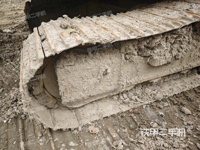 单侧履带整体(整机外观) 单侧履带整体(整机外观)