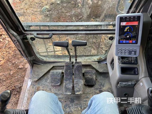 驾驶室整体(整机外观) 驾驶室整体(整机外观)